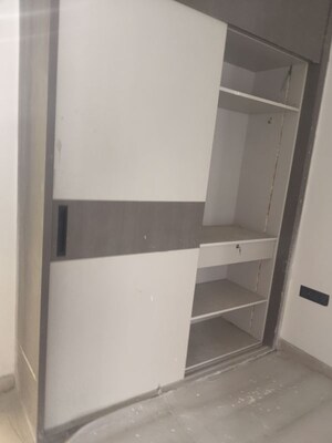 Furnished Amenities in 3 BHK Builder Floor at Paschim Vihar – for Sale