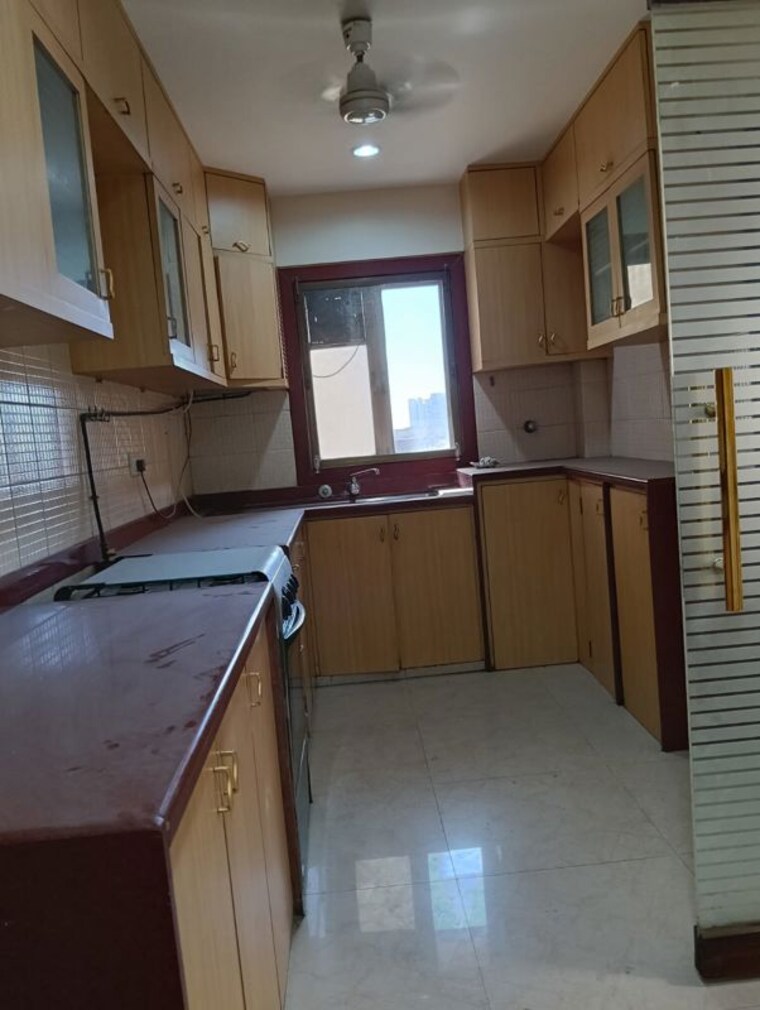 Kitchen, lokhandwala complex 6 Bedroom 3000 Sq.Ft. Apartment In Lokhandwala Complex Mumbai 10303104
