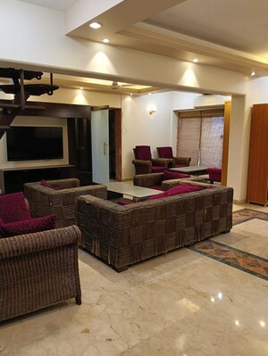 6 BHK Apartment For Rent in Lokhandwala Complex