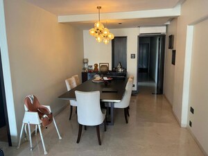Team Area in 2 BHK Apartment at Breach Candy – for Rent