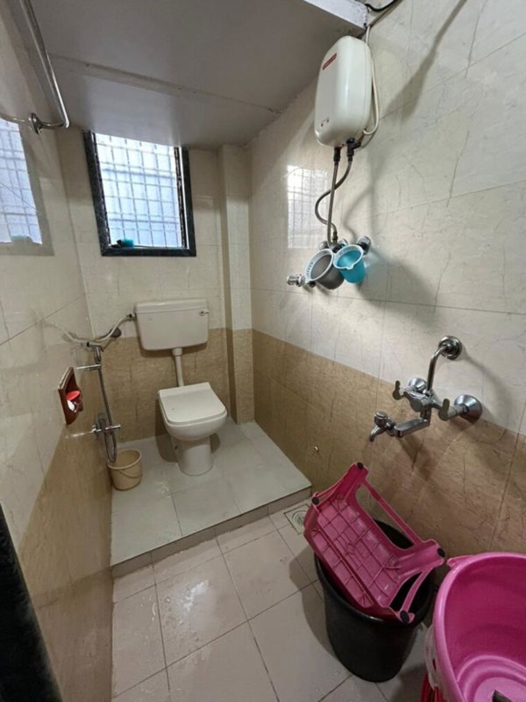 Bathroom, tilak nagar 2 Bedroom 700 Sq.Ft. Villa In Tilak Nagar Mumbai 10303186
