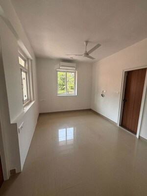 Room in 2 BHK Apartment at Napeansea Road – for Rent