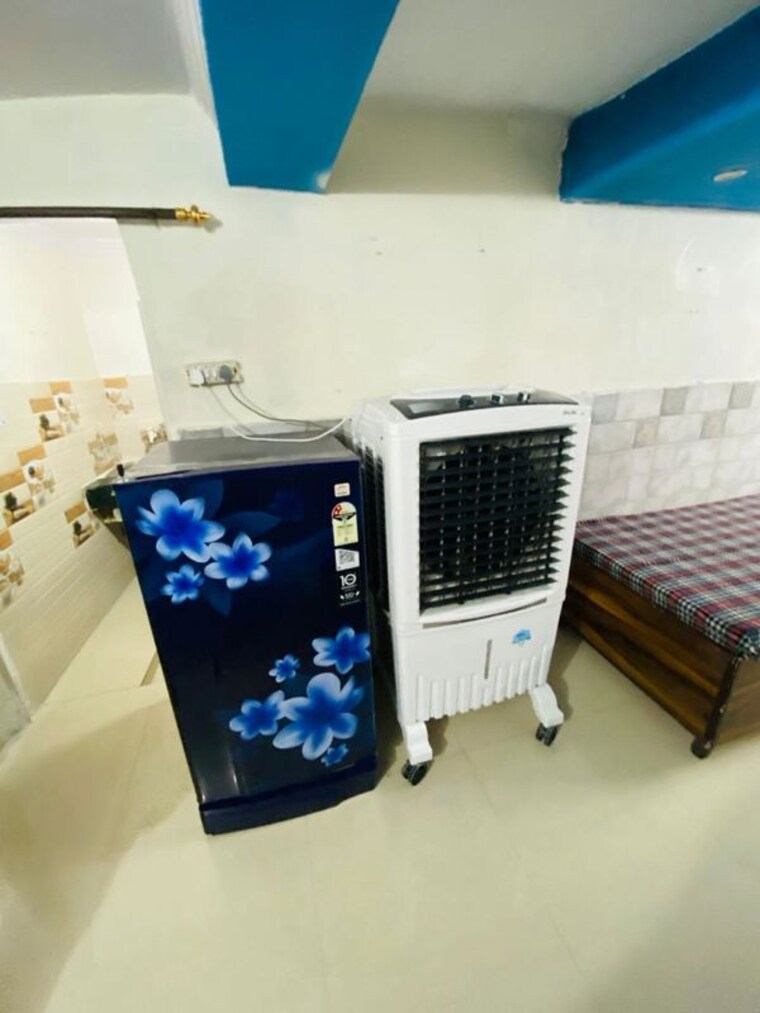 Room, uttam nagar west 1 Bedroom 1500 Sq.Ft. Builder Floor In Uttam Nagar West Delhi 10303201