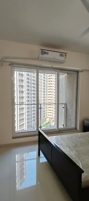 Room in 3 BHK Apartment at Lodha Sterling, Kolshet Road – for Rent