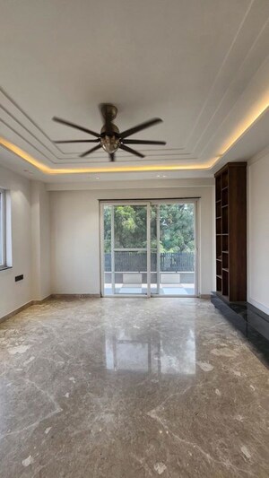 Room in 4 BHK Builder Floor at Uppal Southend, Sector 49 – for Rent