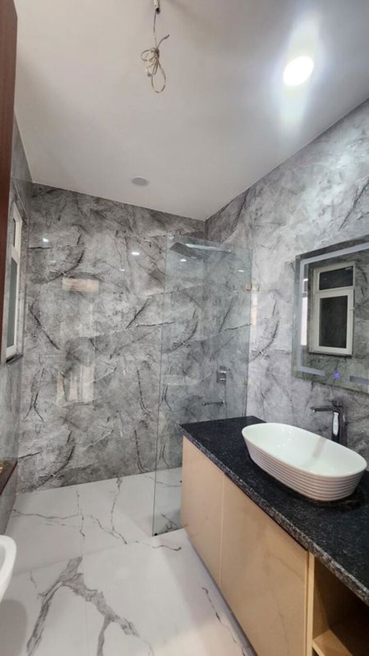 Bathroom, uppal-southend 4 Bedroom 309 Sq.Yd. Builder Floor In Sector 49 Gurgaon 10303248