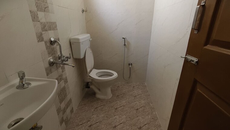 Bathroom, new madha colony Pg For Boys & Girls In New Madha Colony 10303246