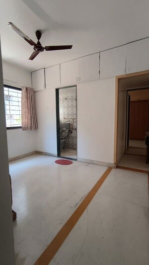 Room in 4 BHK Builder Floor at Vishnu Vihar CHS, Gultekdi – for Rent