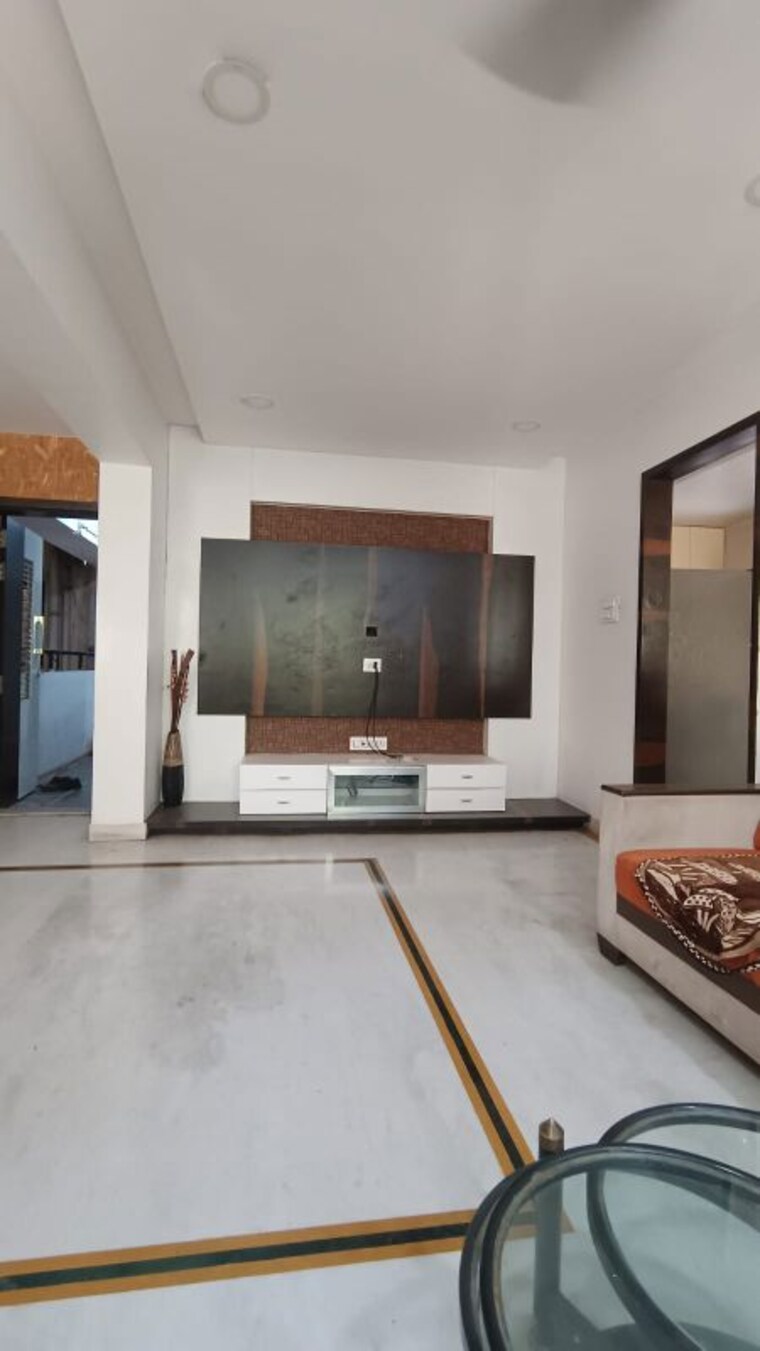 Living Room, vishnu-vihar-chs 4 Bedroom 1800 Sq.Ft. Builder Floor In Gultekdi Pune 10303262