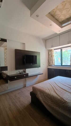 Bedroom in 4 BHK Builder Floor at Vishnu Vihar CHS, Gultekdi – for Rent