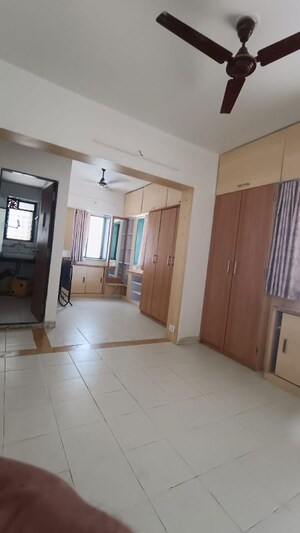 Room in 4 BHK Builder Floor at Vishnu Vihar CHS, Gultekdi – for Rent