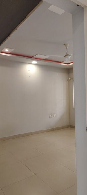 Room in 2 BHK Apartment at Sivanchetti Gardens – for Rent