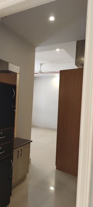 Room in 2 BHK Apartment at Sivanchetti Gardens – for Rent