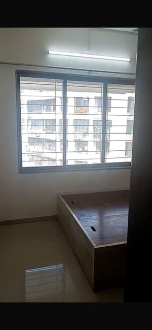 Room in 2 BHK Apartment at Dcpl Vishwadeep Heights, Kandivali West – for Rent