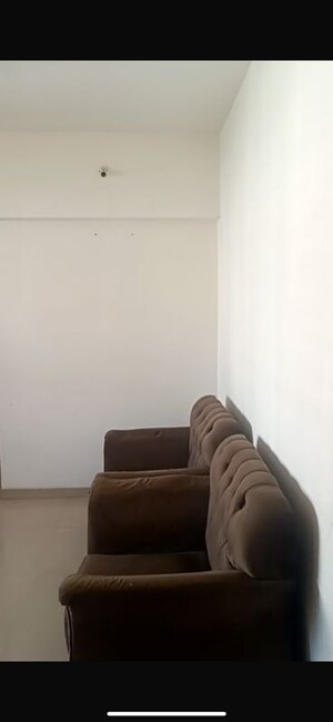 Furnished Amenities in 2 BHK Apartment at Dcpl Vishwadeep Heights, Kandivali West – for Rent