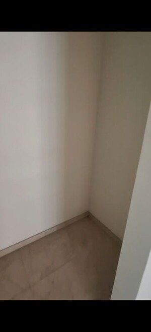 Room in 3 BHK Apartment at Lodha Sterling, Kolshet Road – for Sale