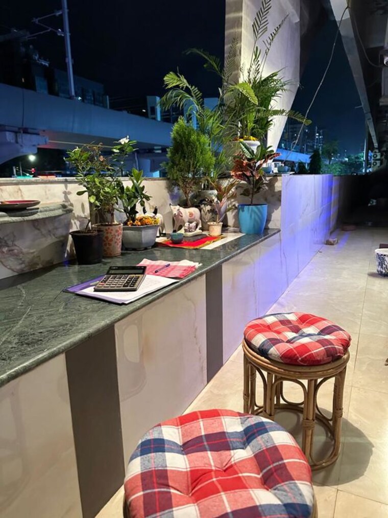 Balcony, kuber-complex Commercial Office Space 1000 Sq.Ft. In Andheri West Mumbai 10303368