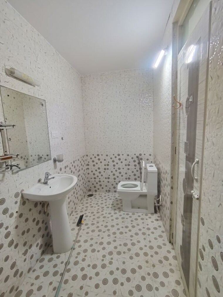 Bathroom, reliable layout 2 Bedroom 1300 Sq.Ft. Apartment In Reliable Layout Bangalore 9462777