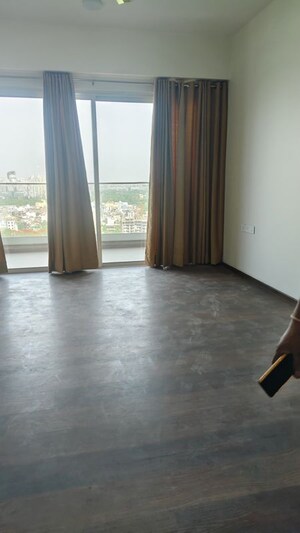 Room in 3.5 BHK Apartment at Kalpataru Vista, Sector 128 – for Sale