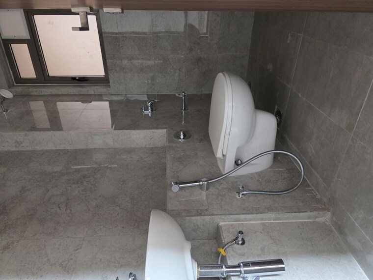 Bathroom, sheth-auris-bliss 2 Bedroom 667 Sq.Ft. Apartment In Malad West Mumbai 10303468