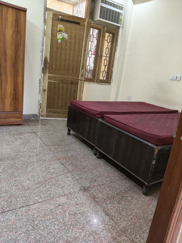 1 BHK Independent House For Rent in RWA Apartments Sector 71