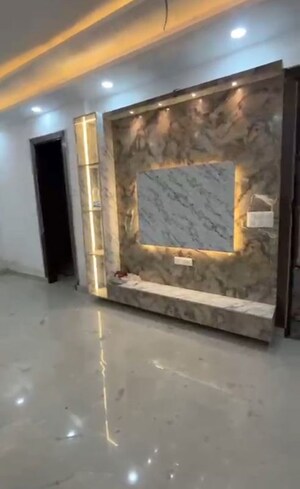 Room in 3.5 BHK Builder Floor at Pratap Vihar – for Sale