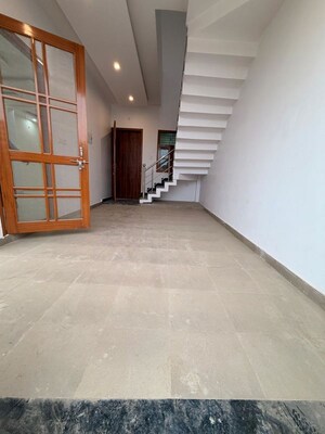 Room in 2 BHK Independent House at Jankipuram – for Sale