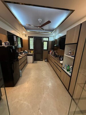Room in 3 BHK Builder Floor at Delhi Cantonment – for Rent