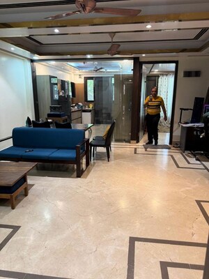 Gym in 3 BHK Builder Floor at Delhi Cantonment – for Rent