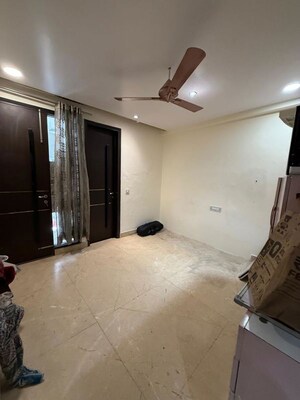 Room in 3 BHK Builder Floor at Delhi Cantonment – for Rent