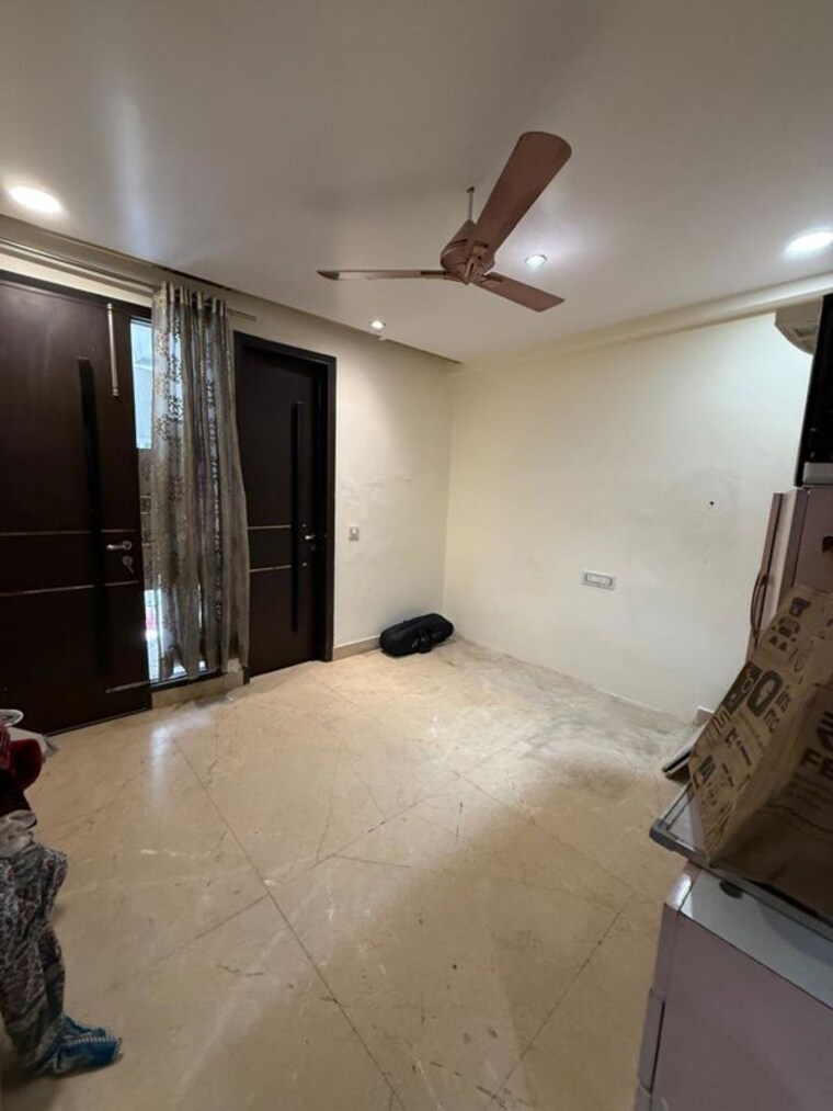 Room, delhi cantonment 3 Bedroom 200 Sq.Yd. Builder Floor In Delhi Cantonment Delhi 10303508