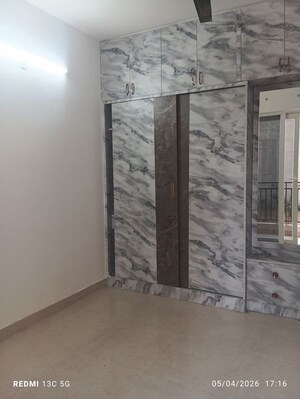 Room in 2 BHK Apartment at Pyramid Midtown, Sector 59 – for Rent