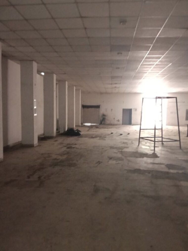  Parking, mahanagar Commercial Warehouse 6000 Sq.Ft. In Mahanagar Lucknow 10303537
