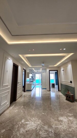 Building Lobby in 3 BHK Builder Floor at Smart World Orchard, Sector 61 – for Rent