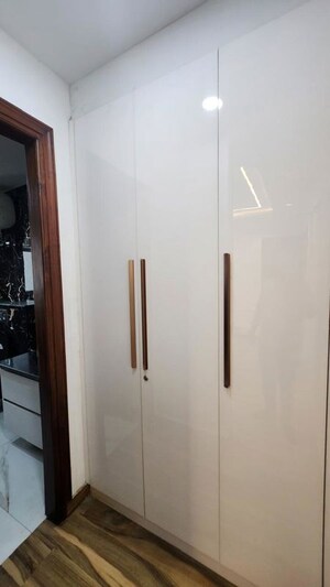 Furnished Amenities in 3 BHK Builder Floor at Smart World Orchard, Sector 61 – for Rent