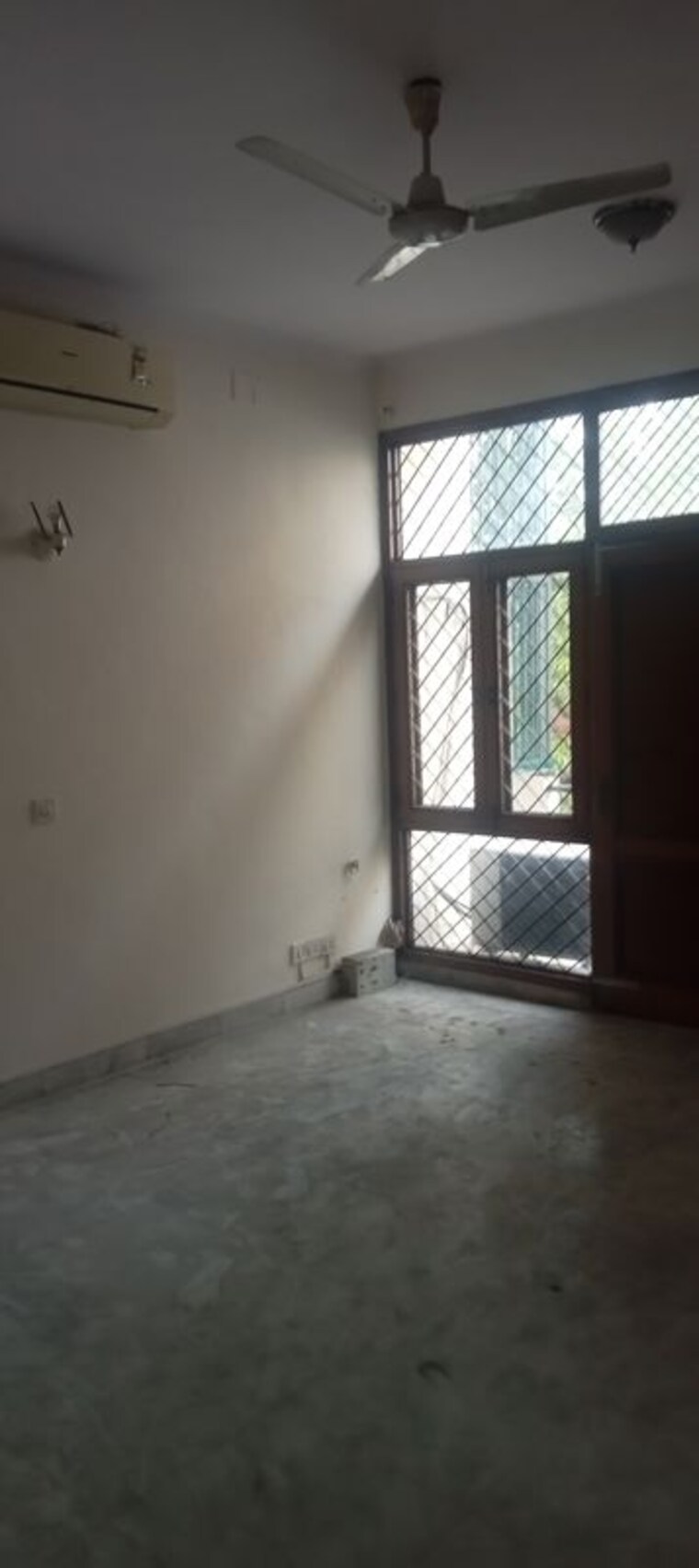 Room, gulmohar park 4 Bedroom 400 Sq.Yd. Builder Floor In Gulmohar Park Delhi 10303557