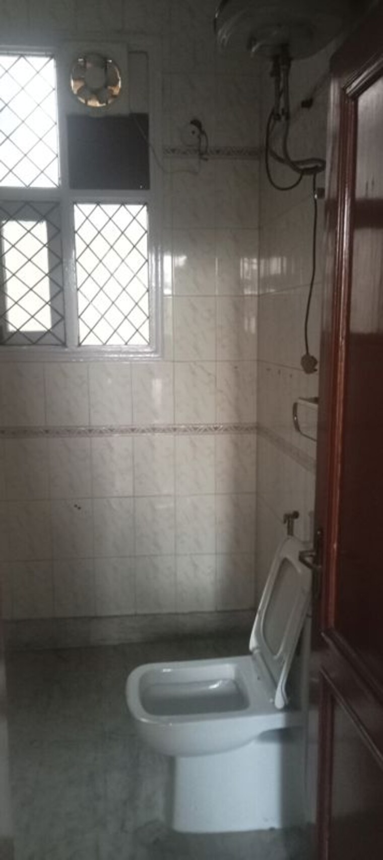 Bathroom, gulmohar park 4 Bedroom 400 Sq.Yd. Builder Floor In Gulmohar Park Delhi 10303557