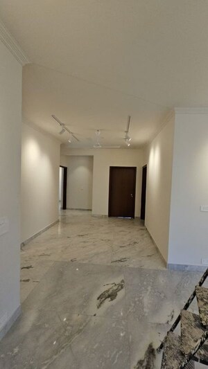 Room in 3 BHK Builder Floor at Panchsheel Park – for Rent