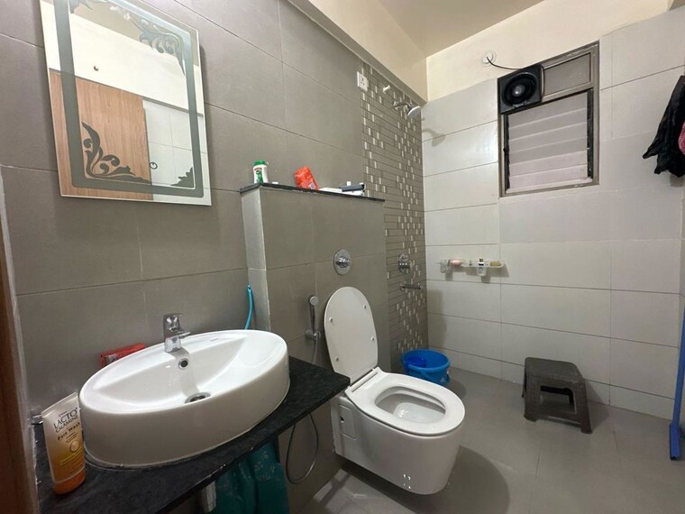 Bathroom, majestique-towers-east-phase-1 3 Bedroom 1520 Sq.Ft. Apartment In Kharadi Pune 10303571