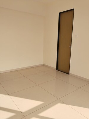 Room in 5 BHK Apartment at Chandak 34 Park Estate, Goregaon West – for Sale