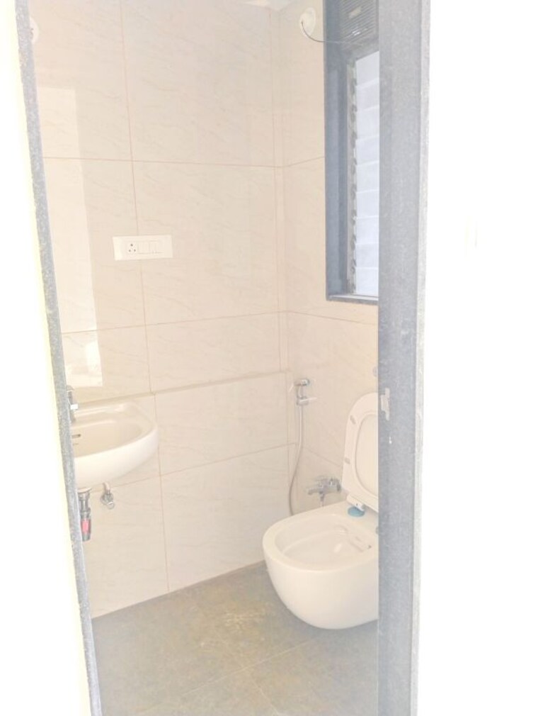 Bathroom, chandak-34-park-estate 5 Bedroom 1450 Sq.Ft. Apartment In Goregaon West Mumbai 10303644