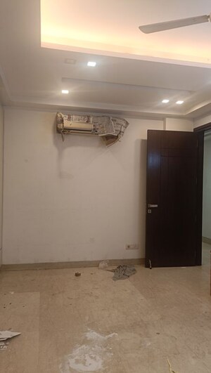 Room in 3 BHK Builder Floor at Saket – for Rent