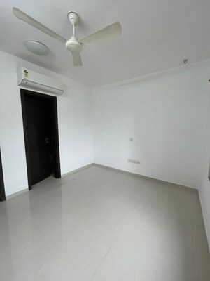 Room in 1 BHK Apartment at Lalani Grandeur, Goregaon East – for Rent