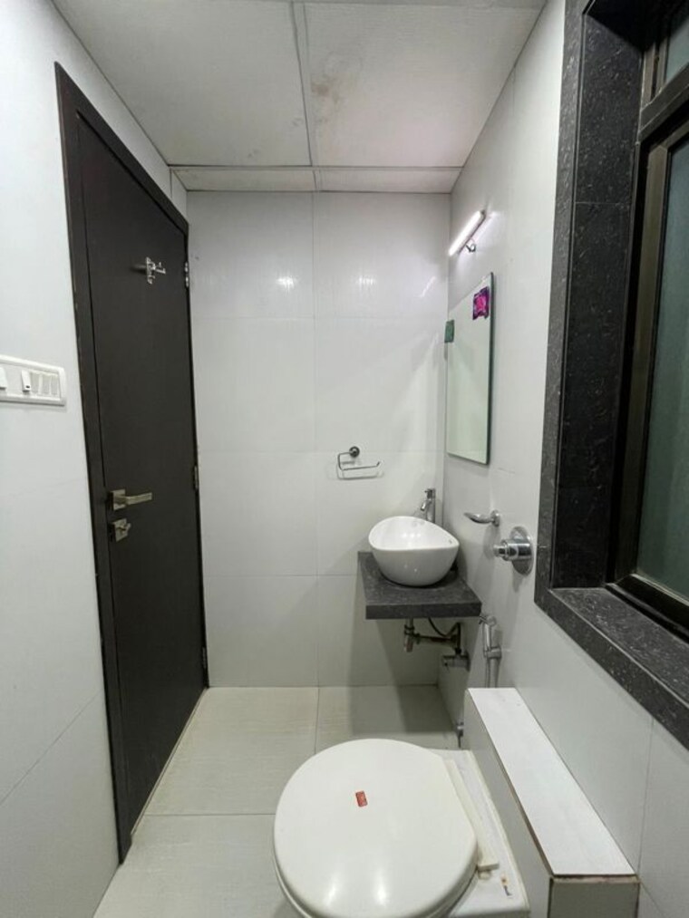 Bathroom, lalani-grandeur 1 Bedroom 425 Sq.Ft. Apartment In Goregaon East Mumbai 10303642