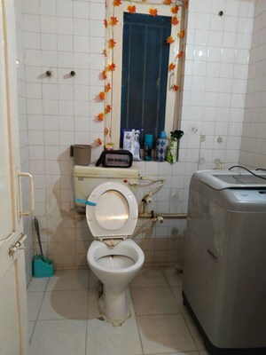 Bathroom in 3 BHK Apartment at Amrapali Heartbeat City, Sector 107 – for Rent