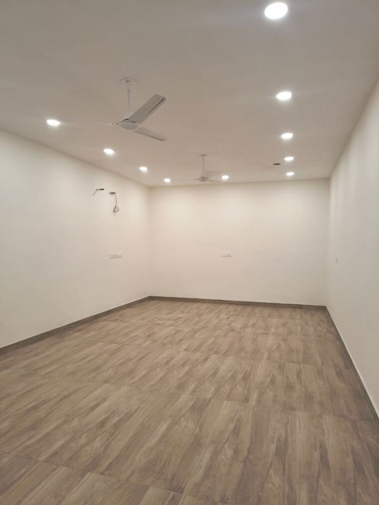 Floor Plan, south extension Commercial Office Space 2000 Sq.Ft. In South Extension Delhi 10303677