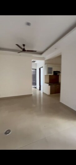 2 BHK Apartment For Sale in Paramount Floraville