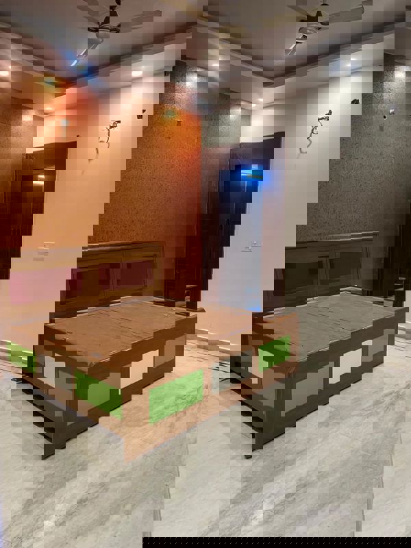 3 BHK 250 Sq.Mt. Builder Floor in Tulip Mall