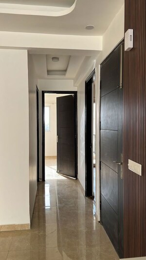 Building Lobby in 2.5 BHK Builder Floor at Signature Global Park 4 and 5, Sohna Sector 36 – for Rent