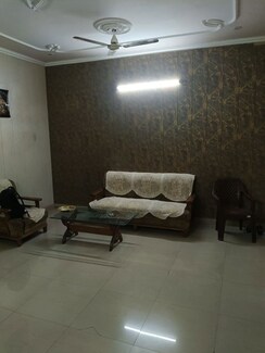 2 BHK + Extra Room Apartment For Rent in Pir Machalla